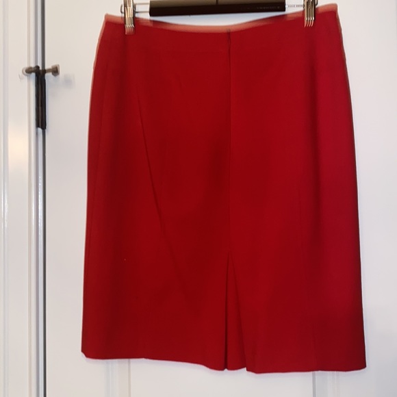 Anne Klein red skirt size 6. Zips in back, falls at knee. Red. - Picture 6 of 8